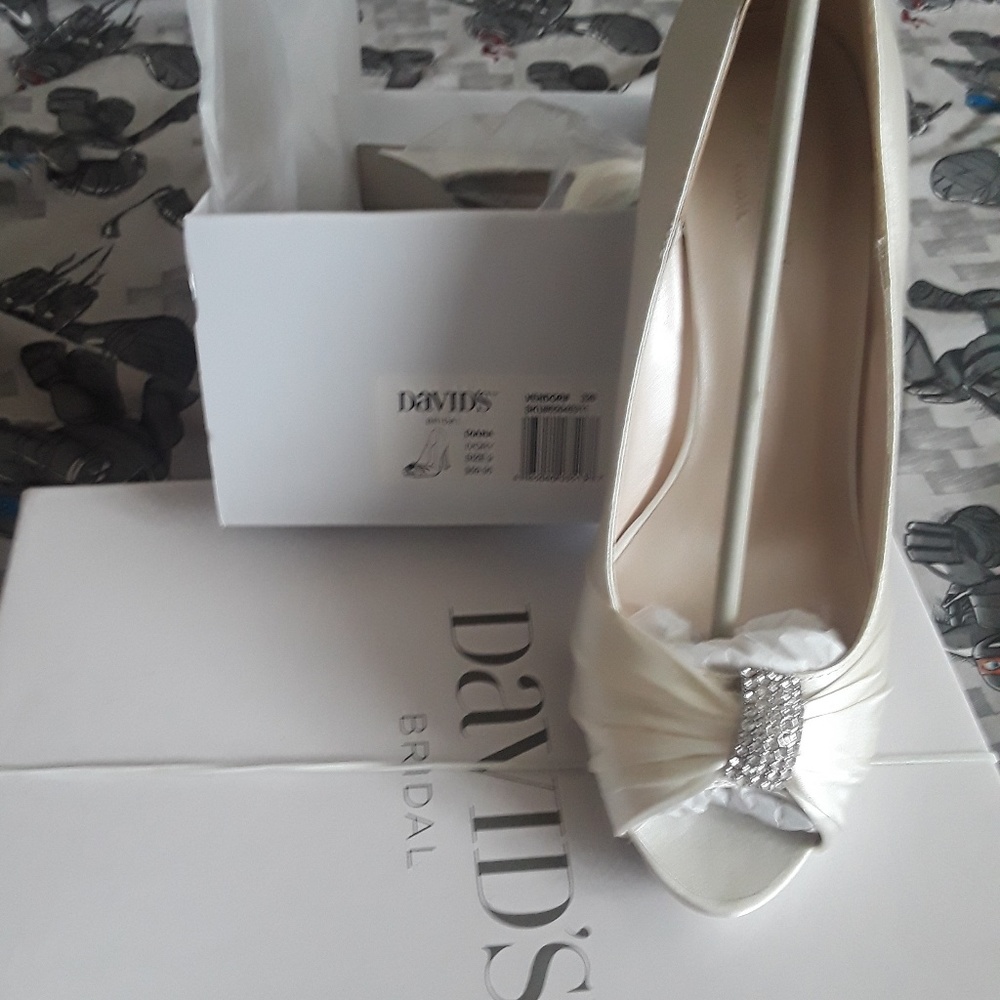 David's Bridal faromal and wedding shoes - Picture 4 of 8
